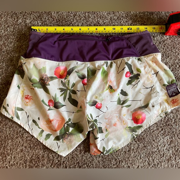 Oiselle Toolbelt Roga shorts. Size 4. Five pockets! - Picture 5 of 5